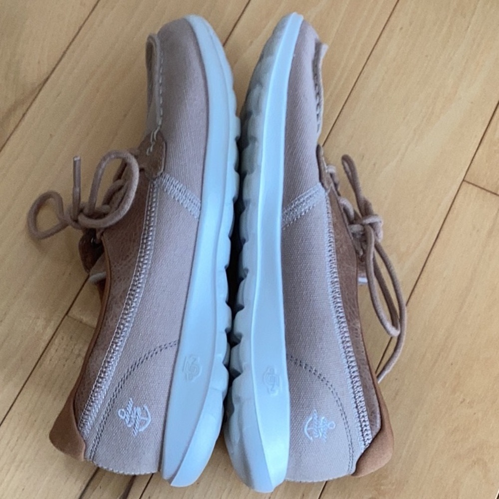 Skechers on the go GOGA Max Women's Tan boat shoes, women’s size 7 - Picture 11 of 16